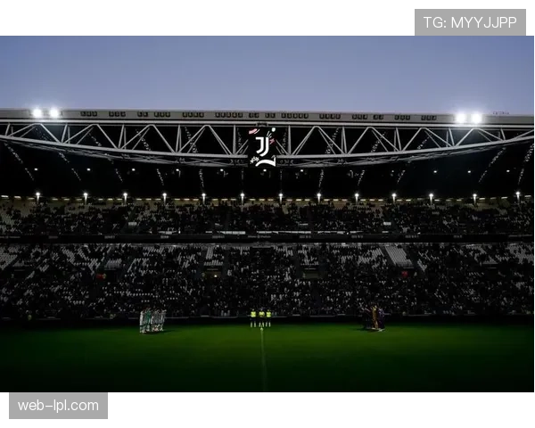 告别时刻:基耶利尼现身尤文主场,接受球迷致敬